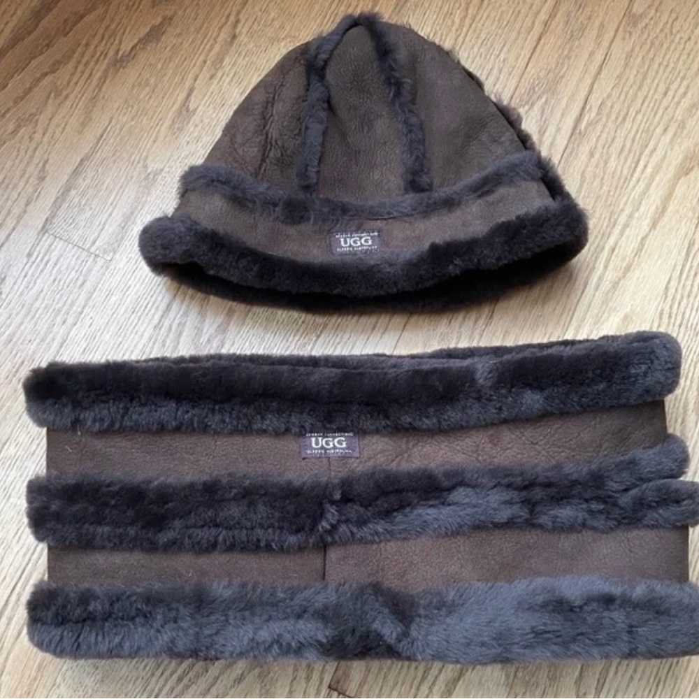 UGG Double Cuff Sheepskin Scarf and Buckle Hat Set
